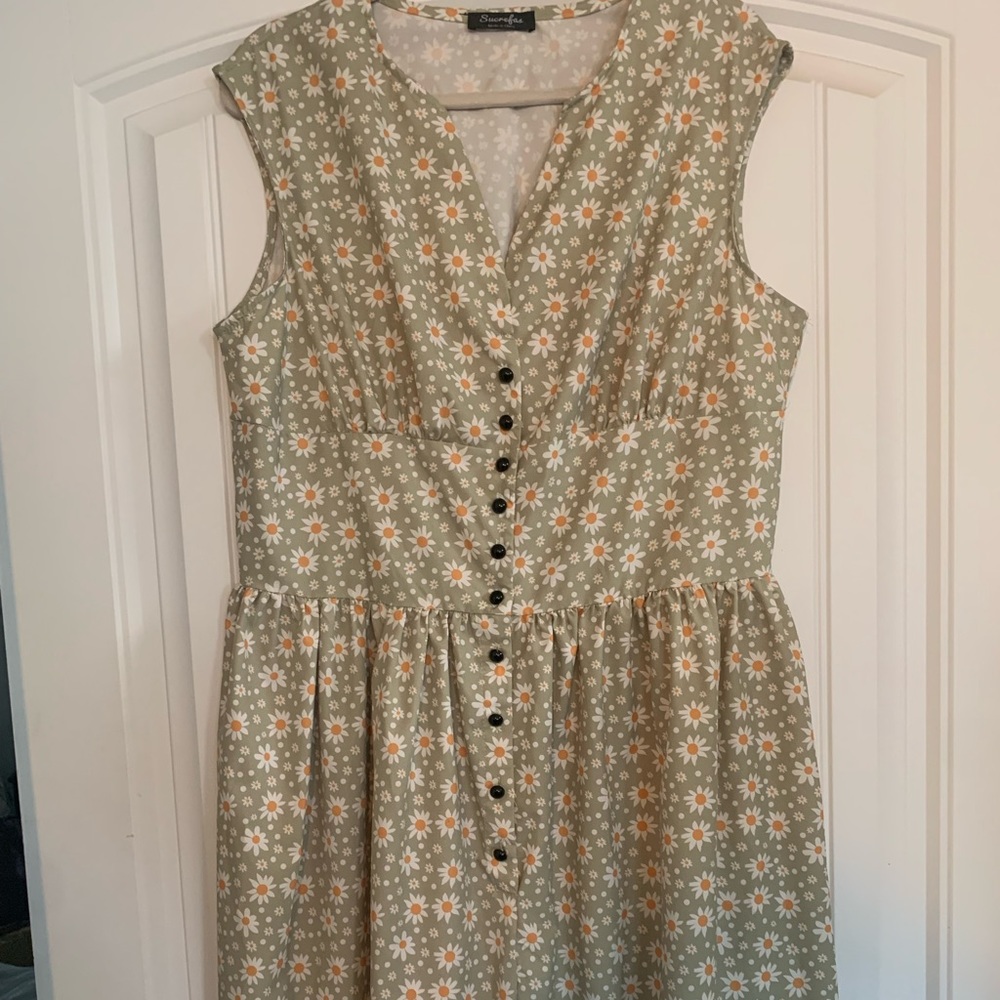 Size 16 (no size on garment) lightweight dress